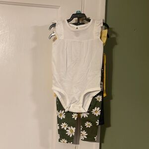 Carter’s 4 piece set 18 Month Flowers